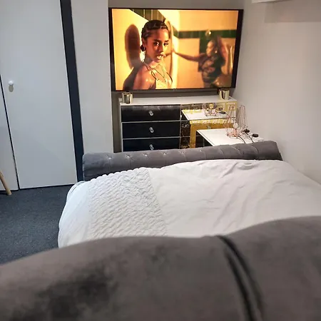 Beautiful En-suite In -lower Floor Apartment Leeds (West Yorkshire)